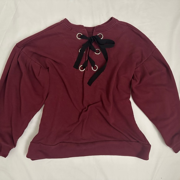 Tops - Red/Maroon Sweatshirt Lace Front Long Sleeve Size Small